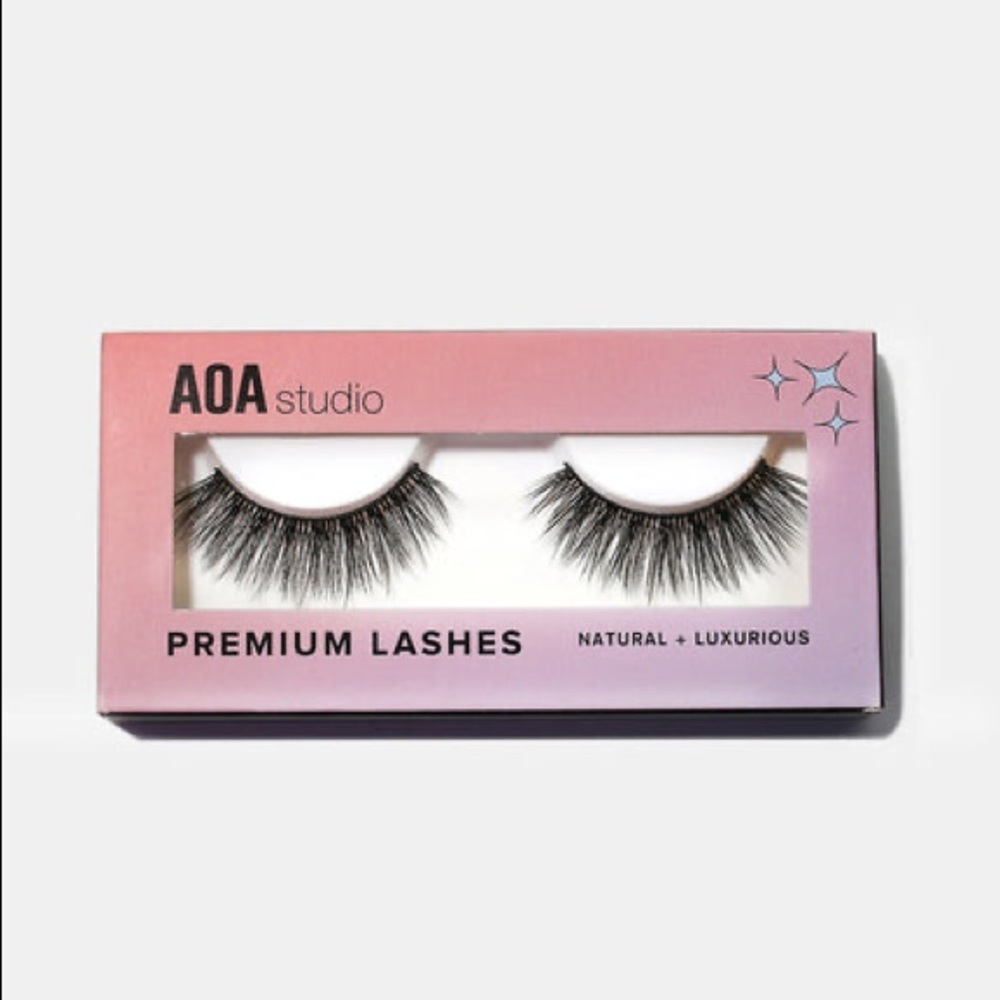 NWT faux mink lashes AOA studio “gaia” black strip false eyelashes